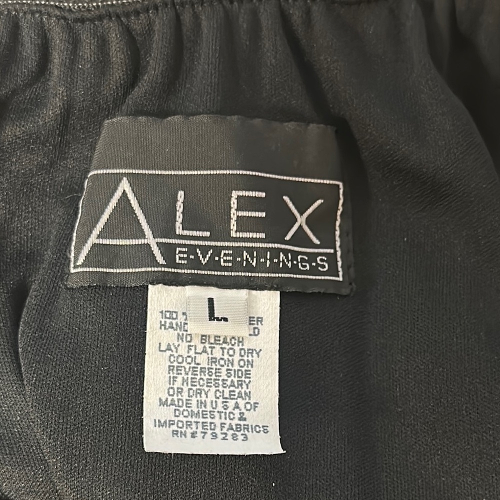 ALEX EVENINGS Elegant Black Ruffle Hem Skirt. Knee length. Lined. Size L - Picture 3 of 8